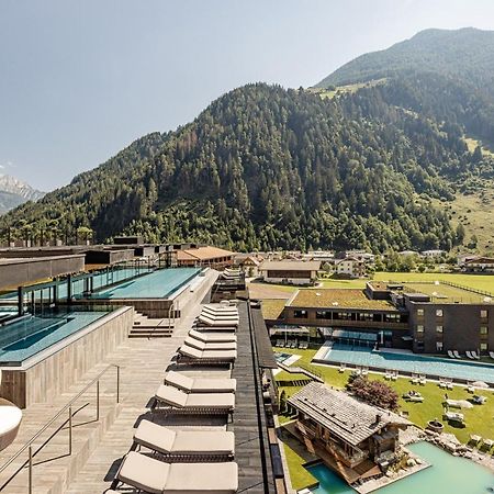 Alpine Luxury Spa Resort Schwarzenstein Lutago Exterior foto